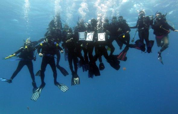 Diving Students Display ODU Pride